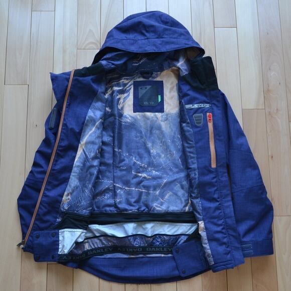 Oakley RECCO Snowboard Ski Jacket - Picture 7 of 9